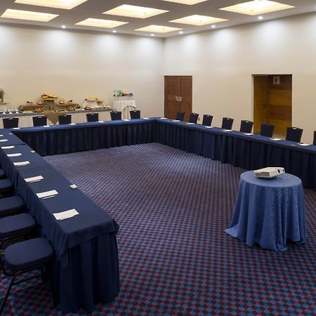 Hotel Camino Real Pedregal Mexico Zewnętrze zdjęcie A meeting room at the Sheraton Vistana Resort