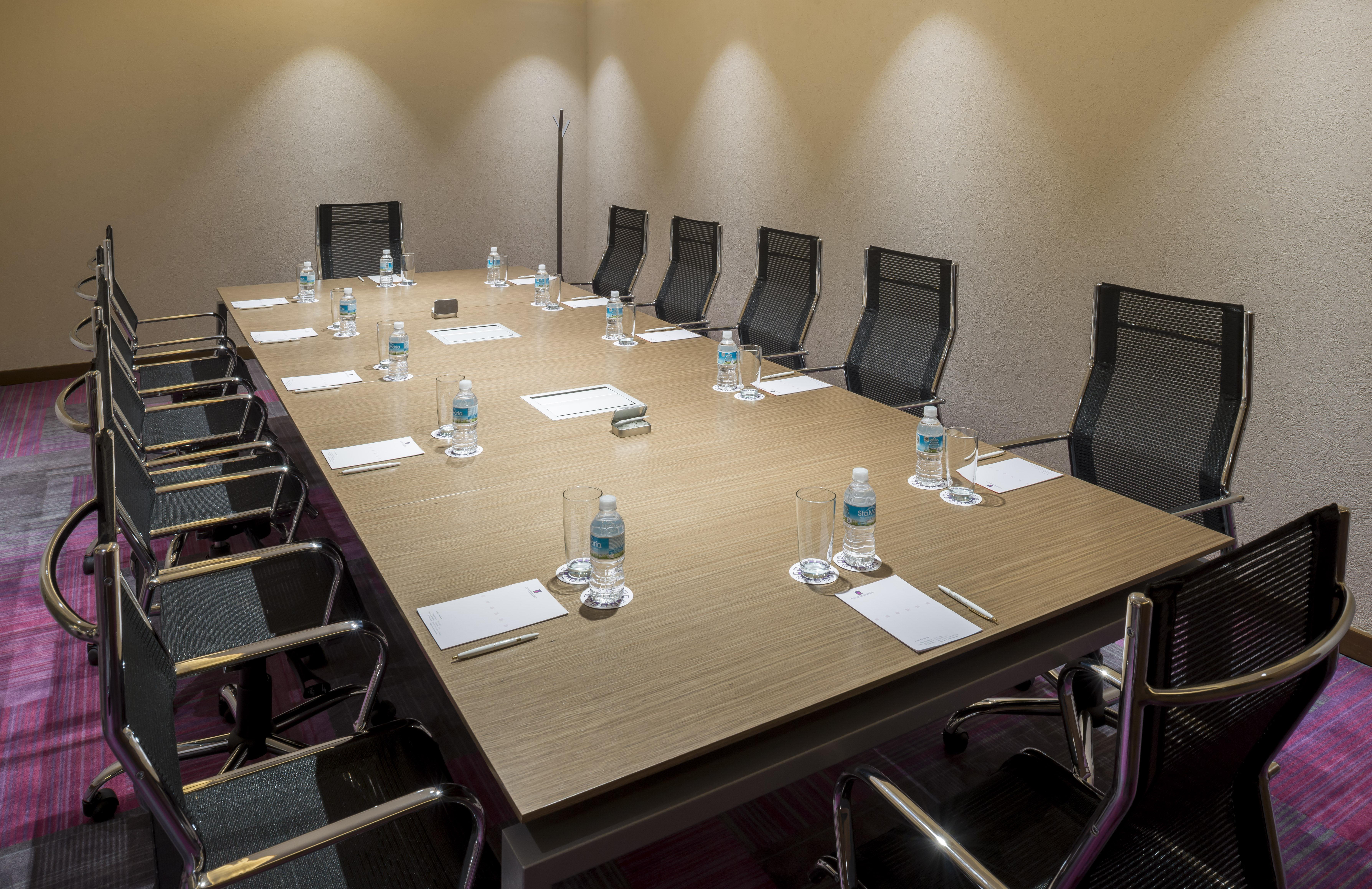 Hotel Camino Real Pedregal Mexico Zewnętrze zdjęcie A boardroom table