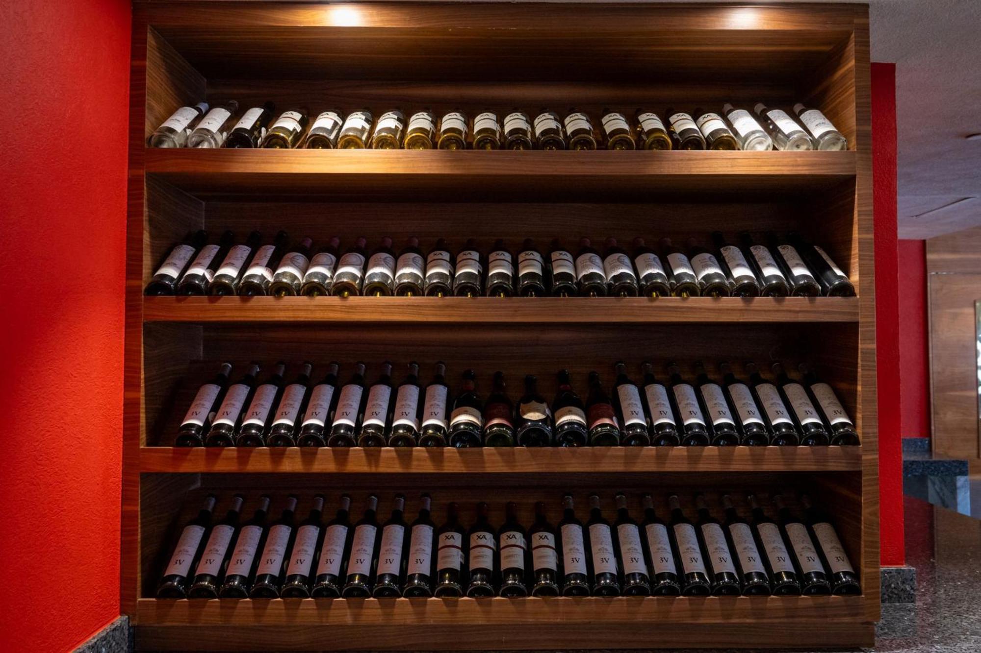 Hotel Camino Real Pedregal Mexico Zewnętrze zdjęcie Wine bottles in a wine rack